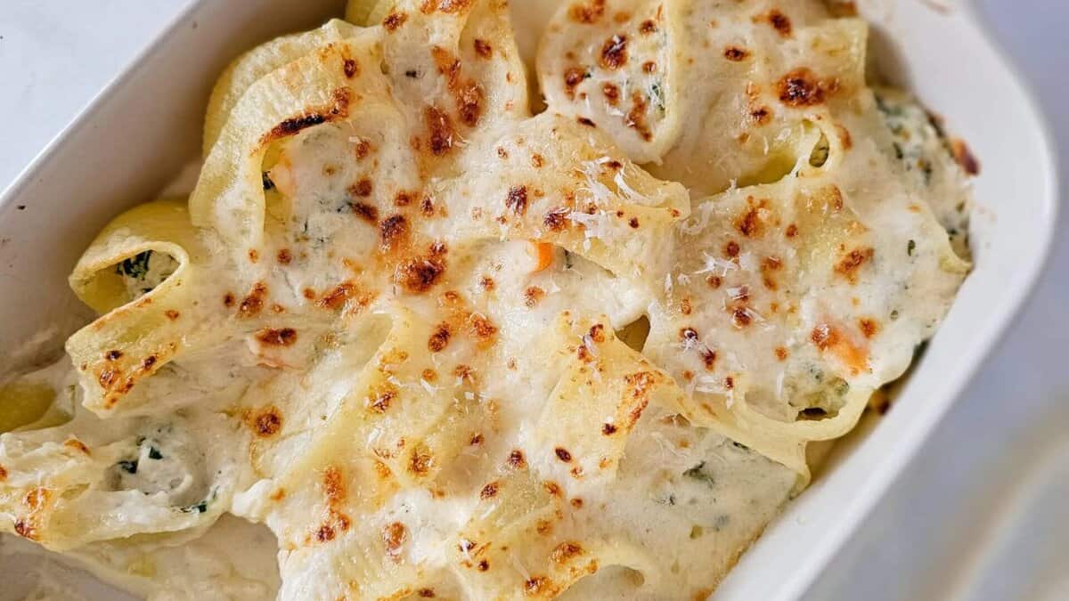 Coquilles farcies aux crevettes Alfredo.