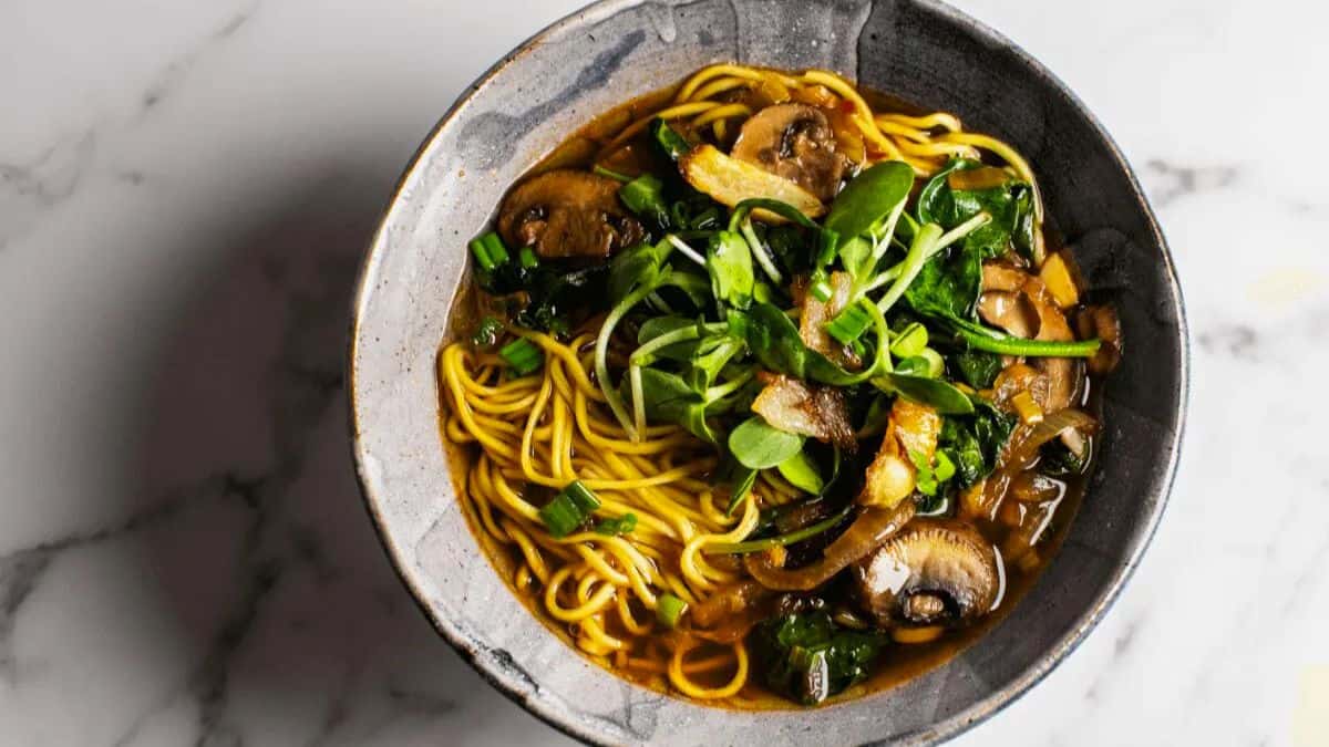 Soupe de Nouilles aux Champignons Végane Facile