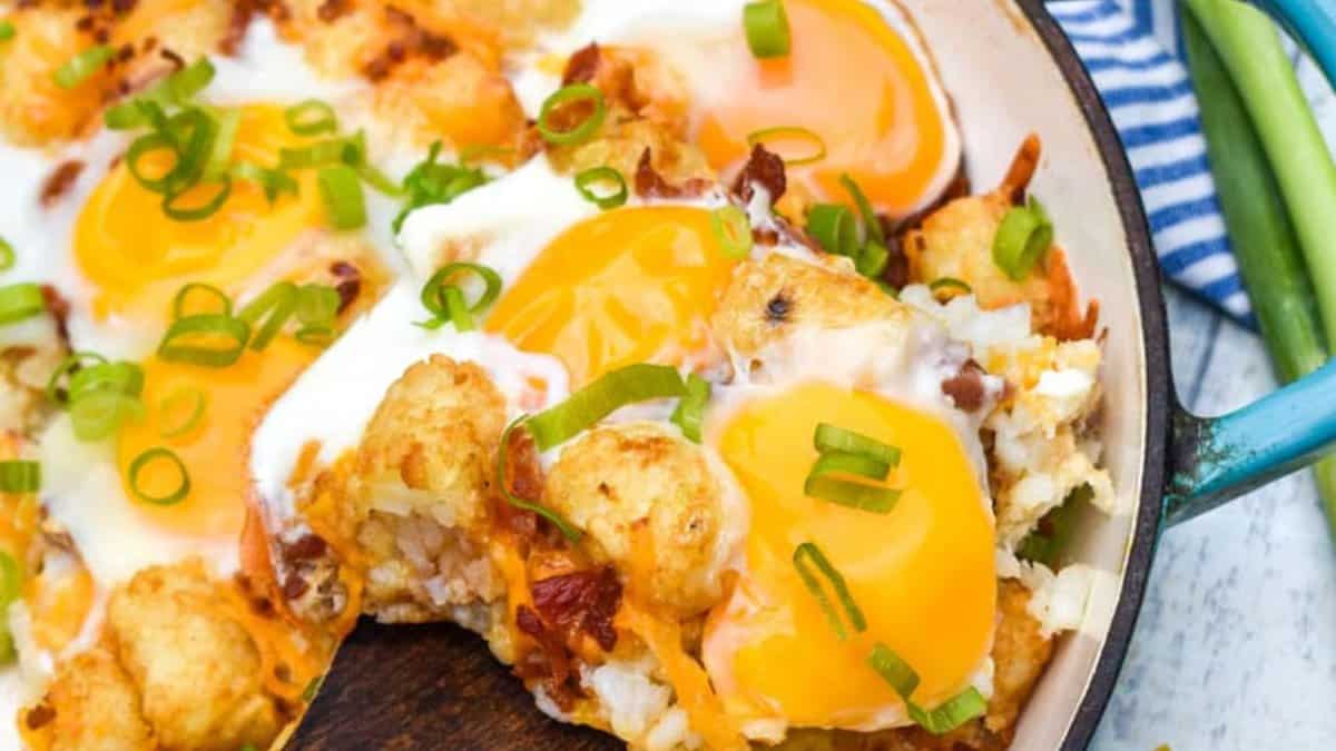Totchos de Petit-Déjeuner Bacon, Œuf et Fromage.