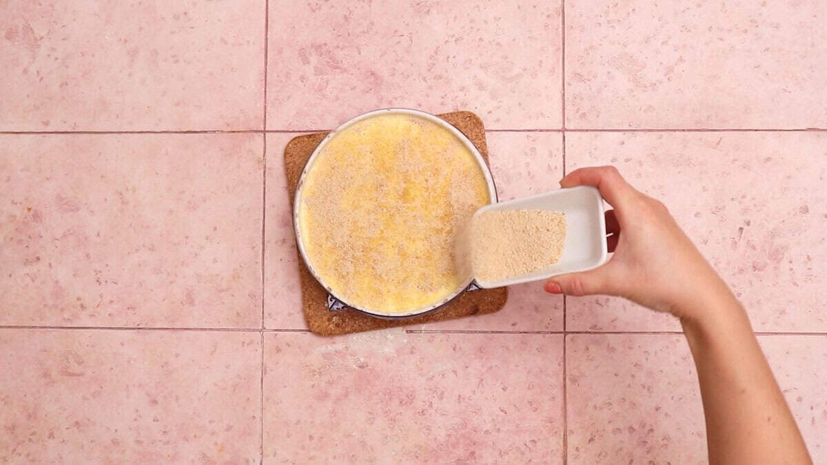 Ajouter des miettes de pain au macaroni au brie avant de cuire.