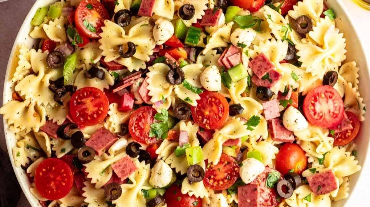 Salade de pâtes italienne.