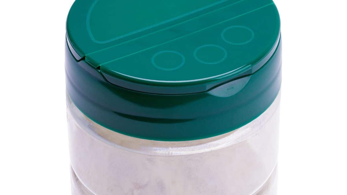 Une boîte de parmesan.