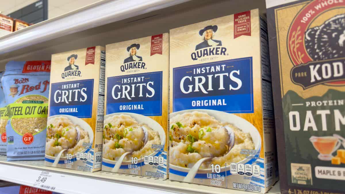 Boîtes de grits instantanés.