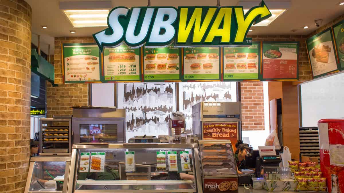 Intérieur d'un restaurant Subway.