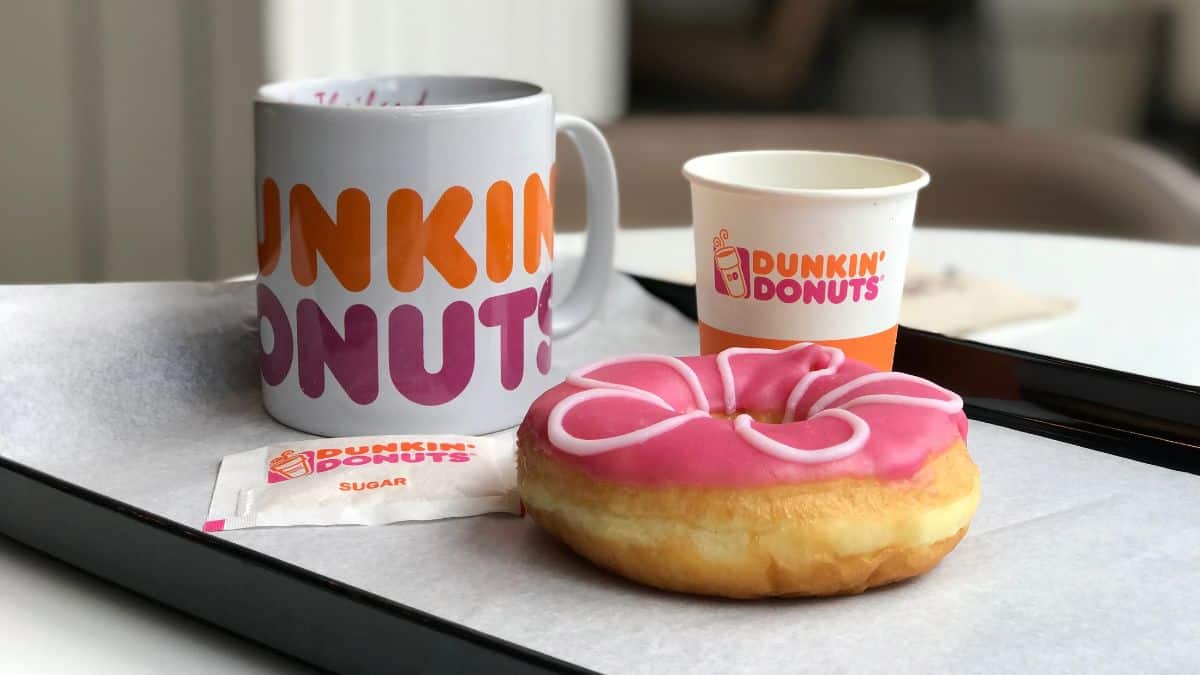 Café et donuts de Dunkin'.