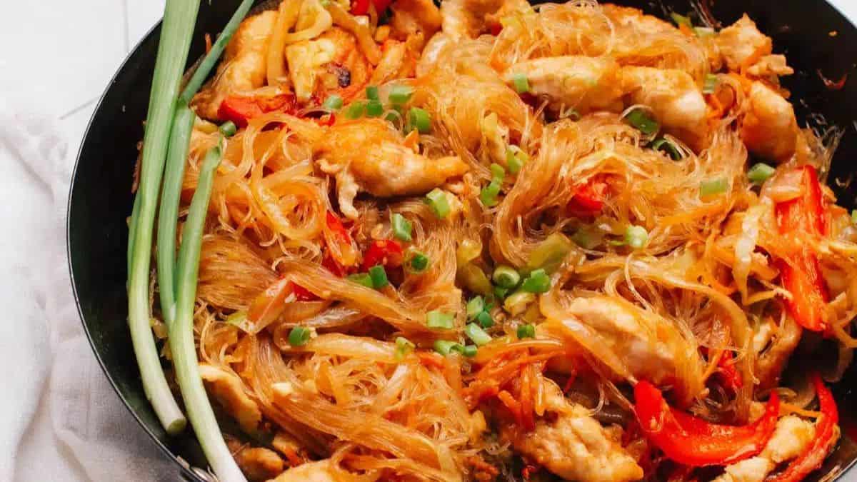 Pad Woon Sen (sauté de nouilles de verre thaï).