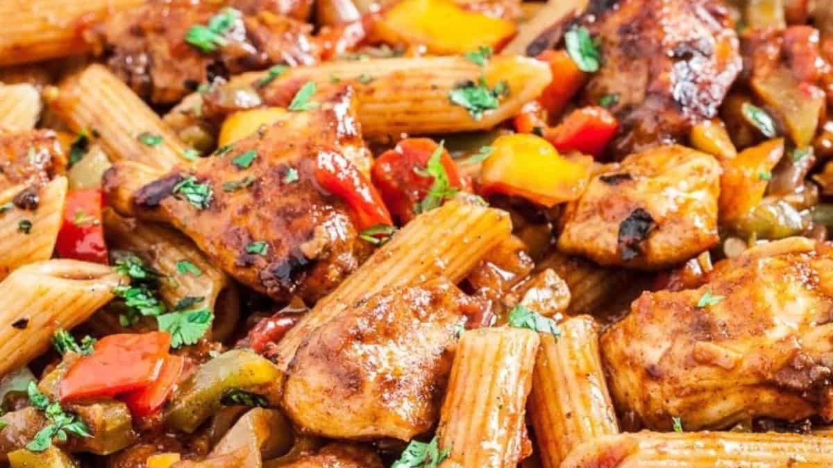 Pâtes fajita au poulet en une seule poêle