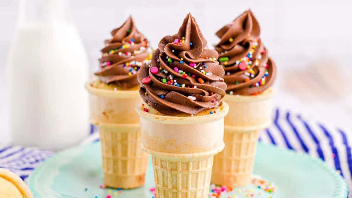 Cupcakes Funfetti en cornet de glace.