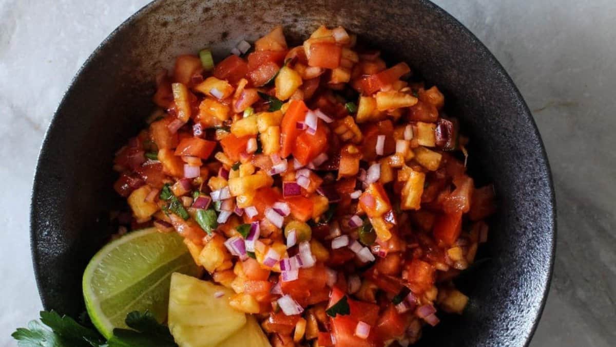 Salsa d'ananas douce et épicée.