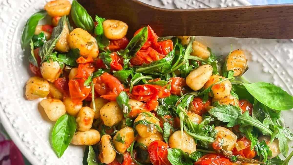 Gnocchis rôtis avec légumes.