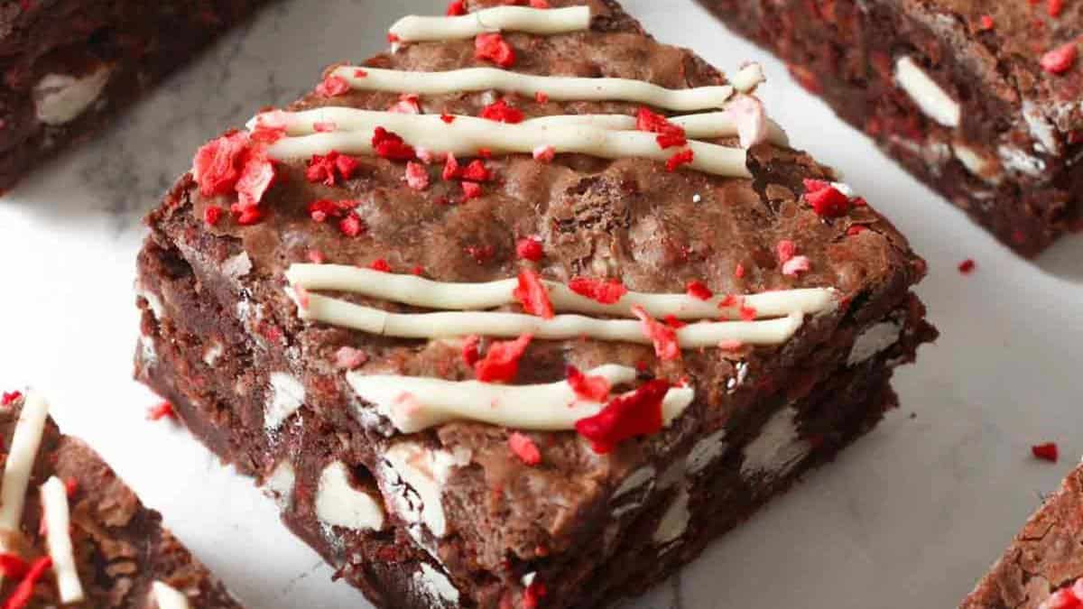 Brownies aux Fraises et Chocolat Blanc.