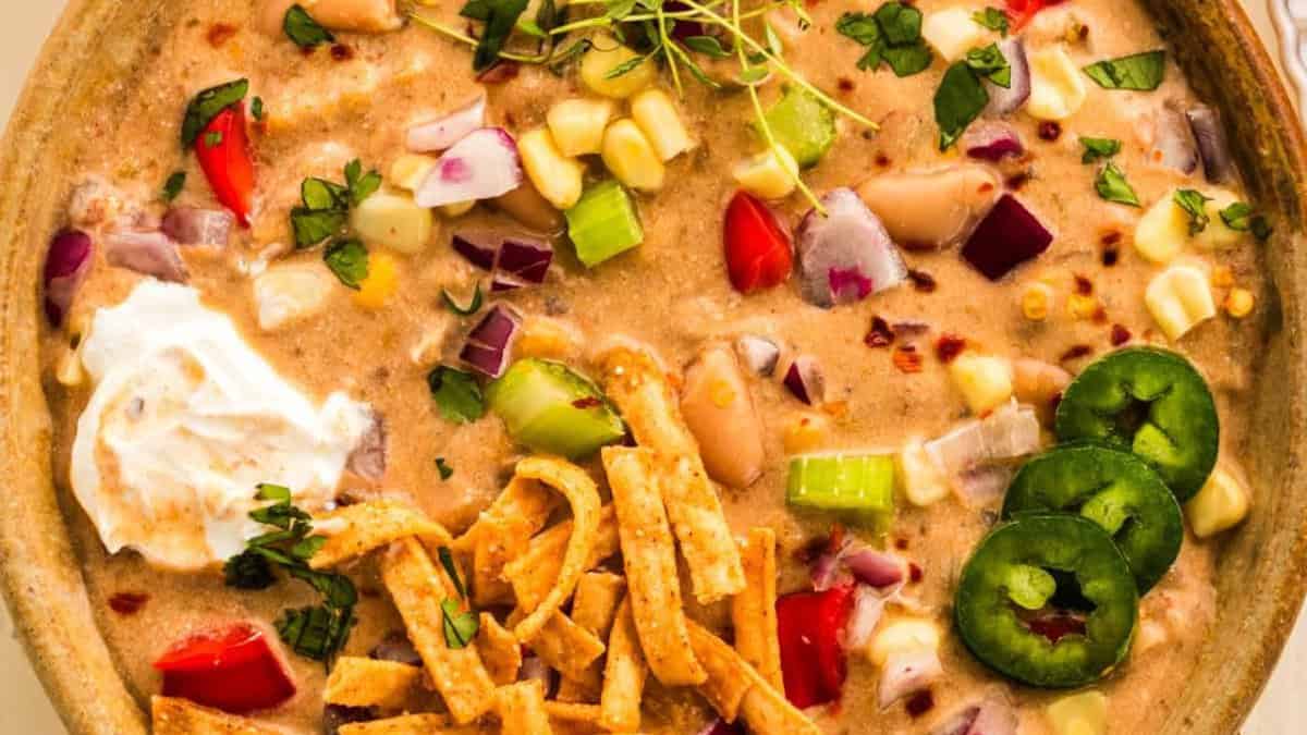 Chili aux haricots blancs végan.