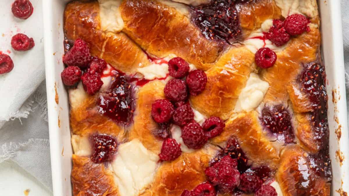 Casserole de Pain Perdu Framboise Vegan Croissant.