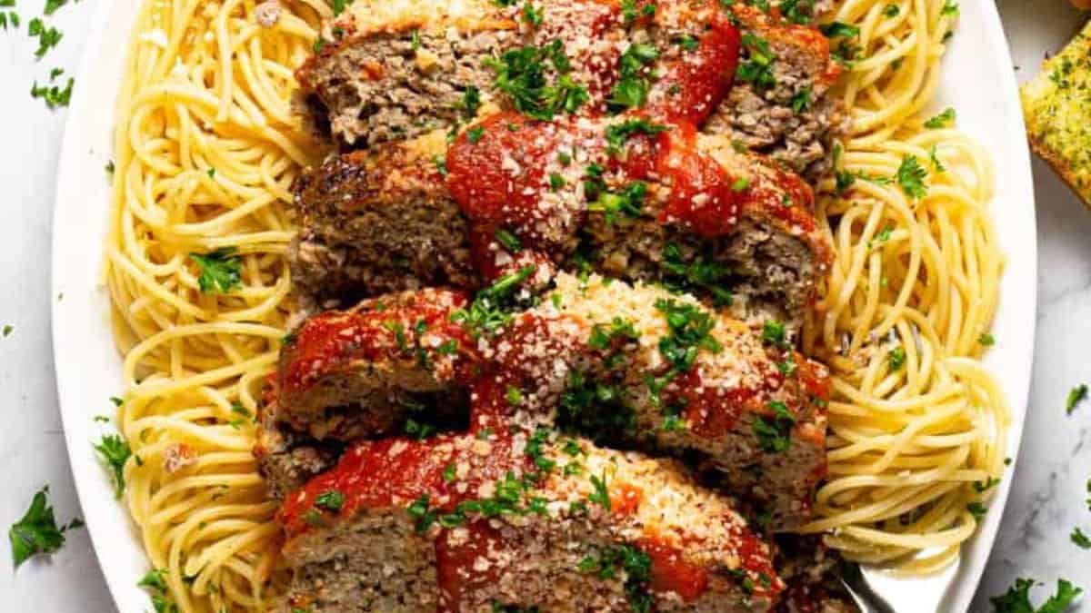 Pain de Viande Italien sur des spaghetti.