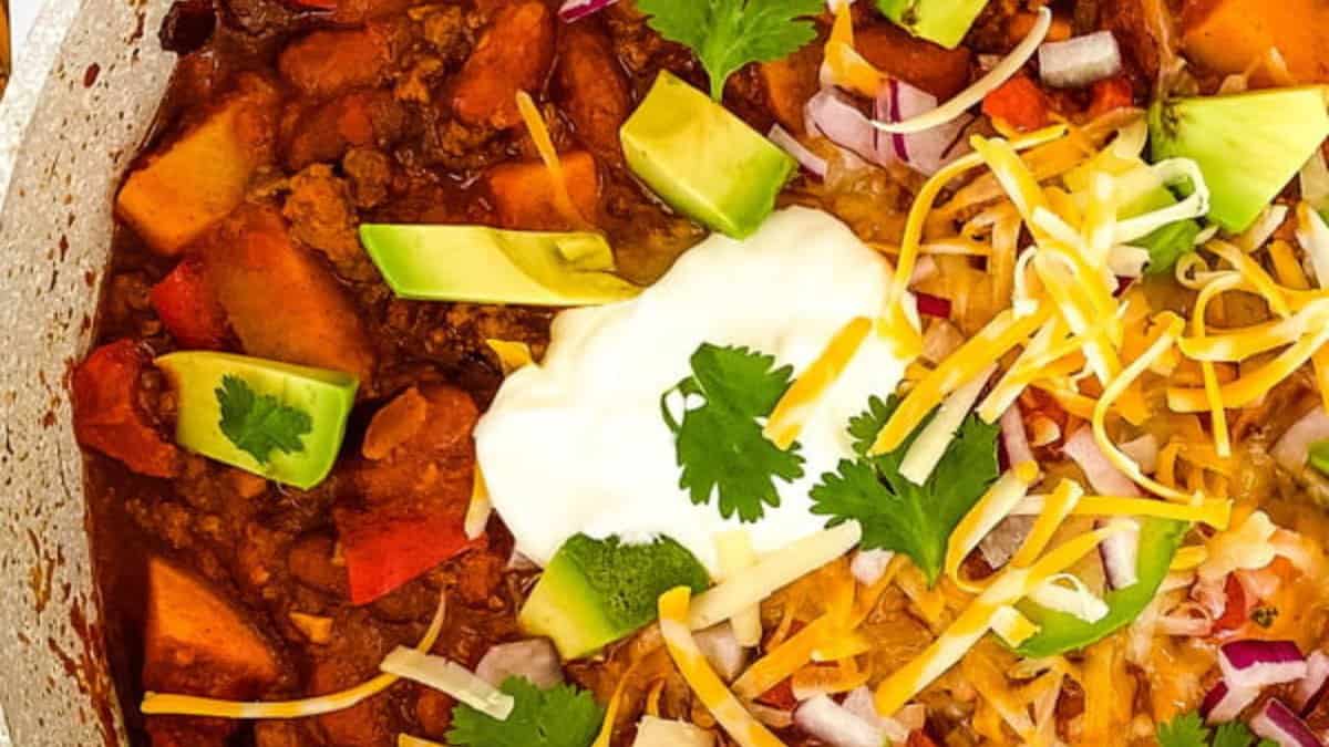 Chili sain au bœuf et courge butternut.