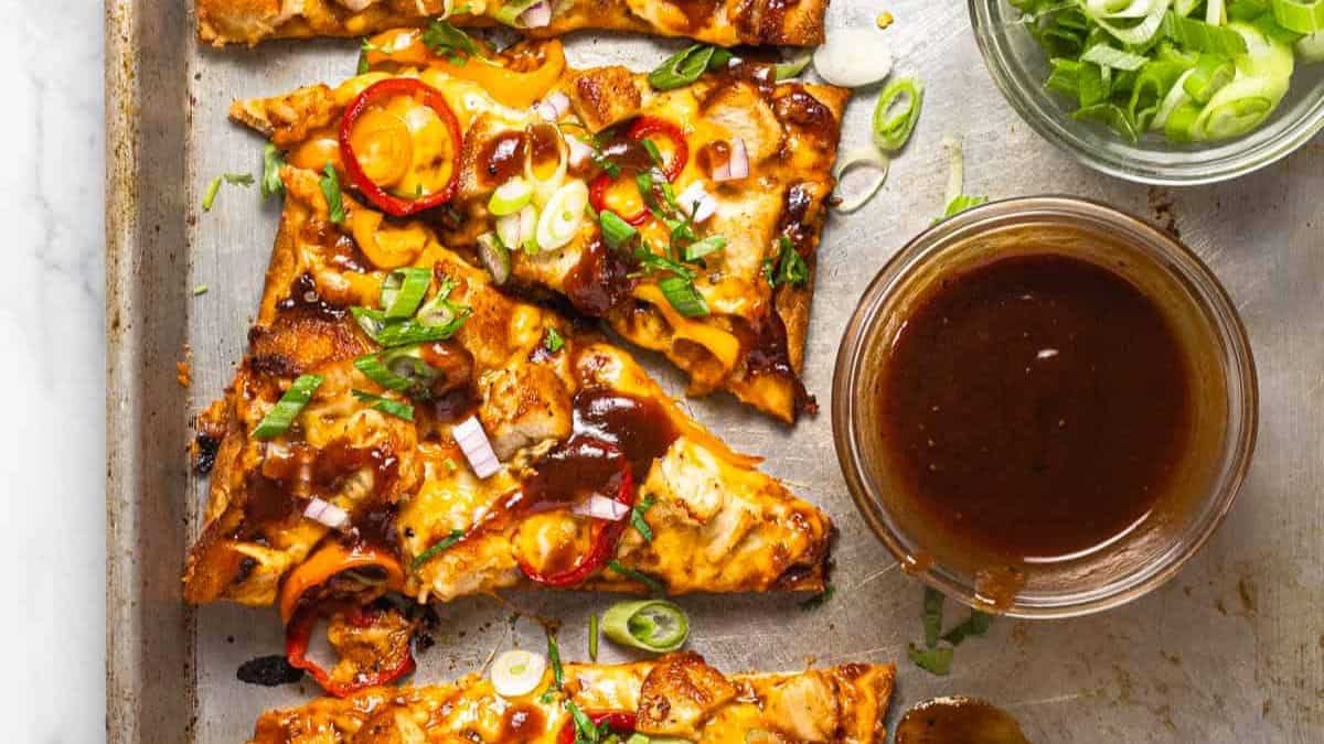 Flatbread au Poulet BBQ à 5 Ingrédients