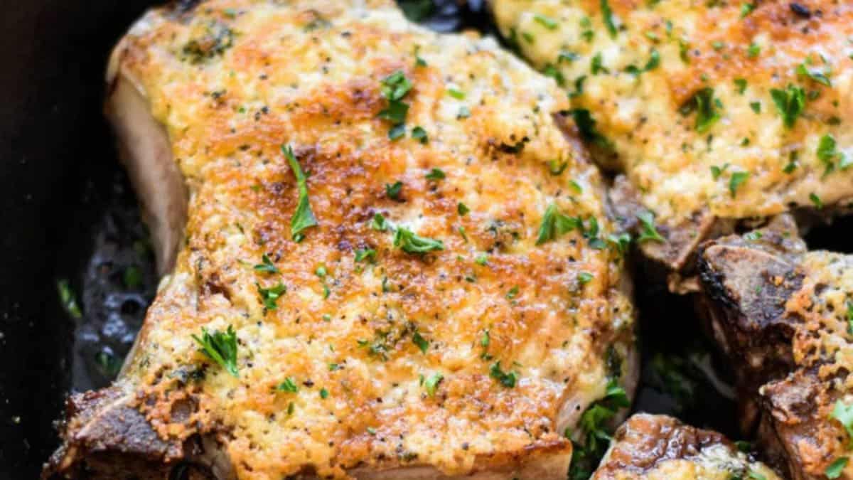 Côtelettes de Porc en Croûte de Parmesan.
