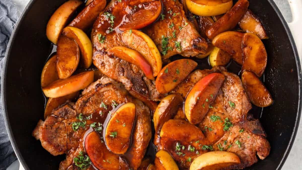 Côtelettes de Porc et Pommes.