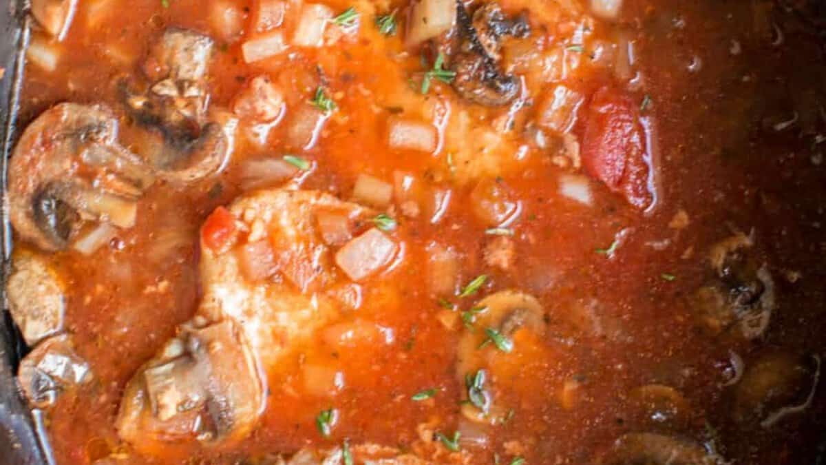 Côtelettes de Porc Cacciatore en Cocotte.