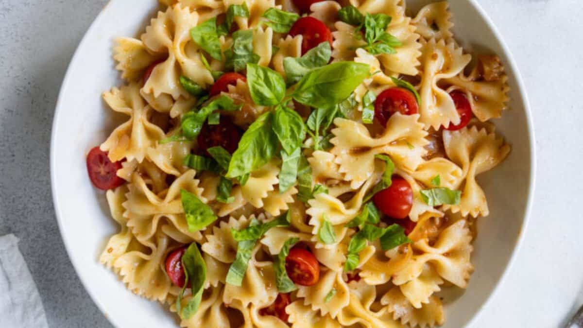 Pâtes aux Tomates Cerises et Basilic en Une Seule Poêle