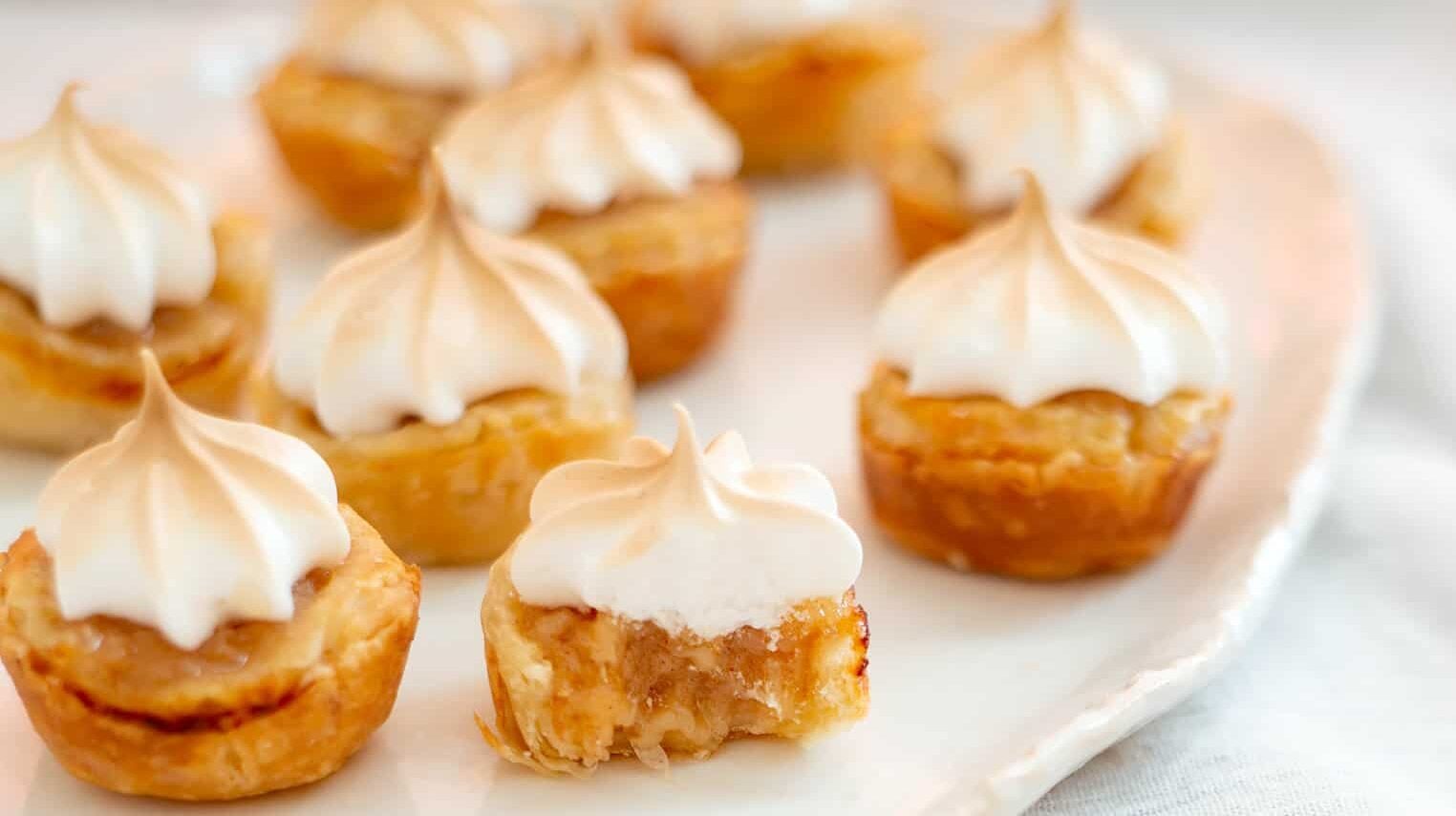 Tartes à l'Ananas et à la Noix de Coco.