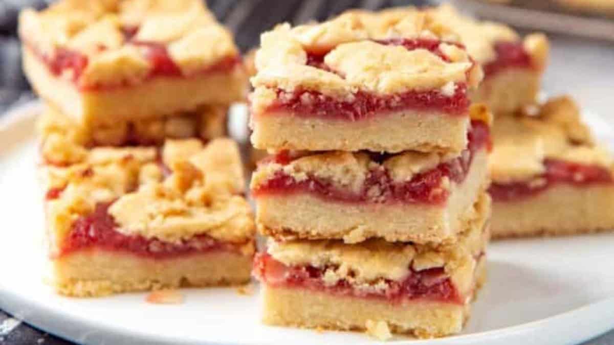 Barres de Crumble à la Rhubarbe.