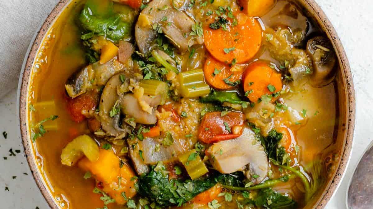 Ragoût de lentilles rouges copieux.