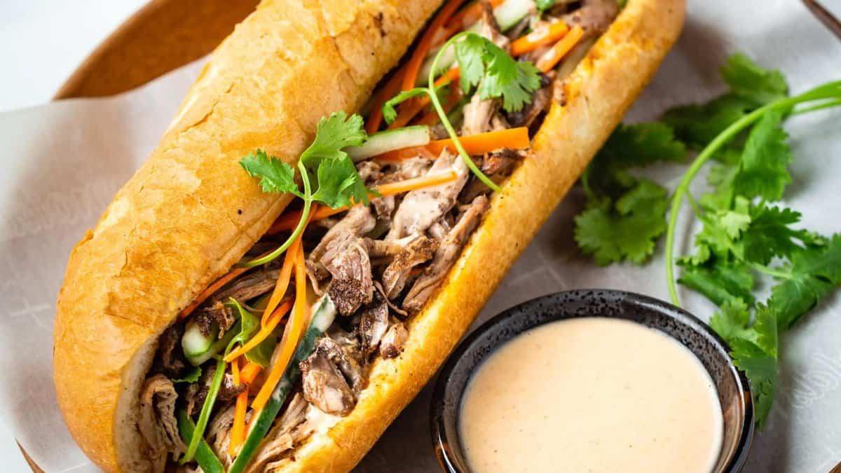 Banh Mi au Porc Épulé Vietnamien en Cocotte
