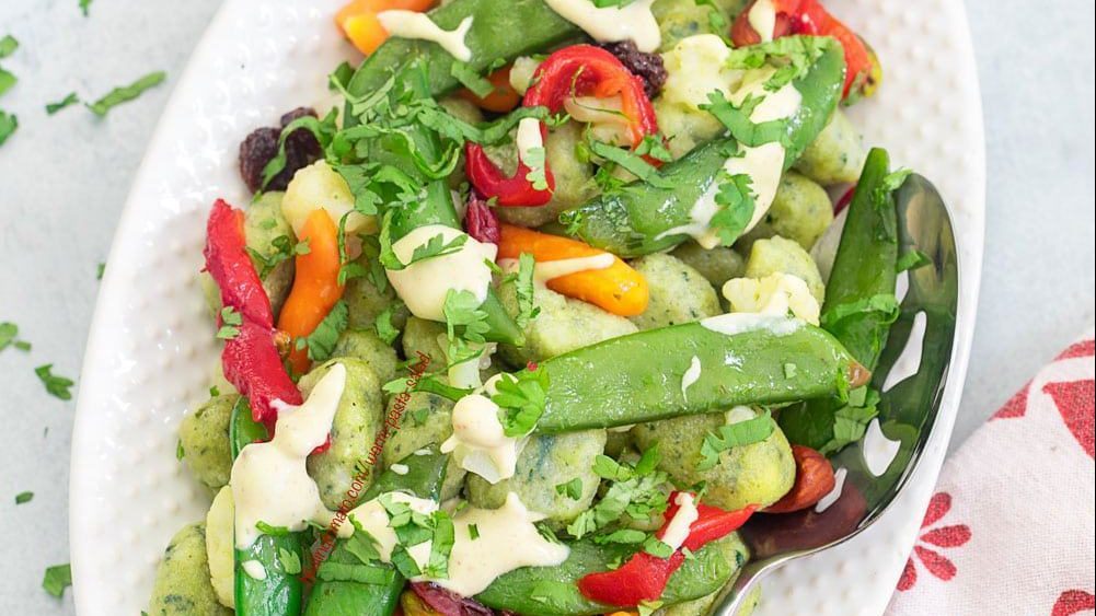 Salade de pâtes aux gnocchis de chou-fleur.