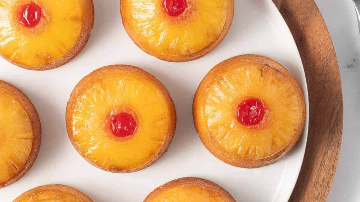 Mini gâteaux renversés à l'ananas.