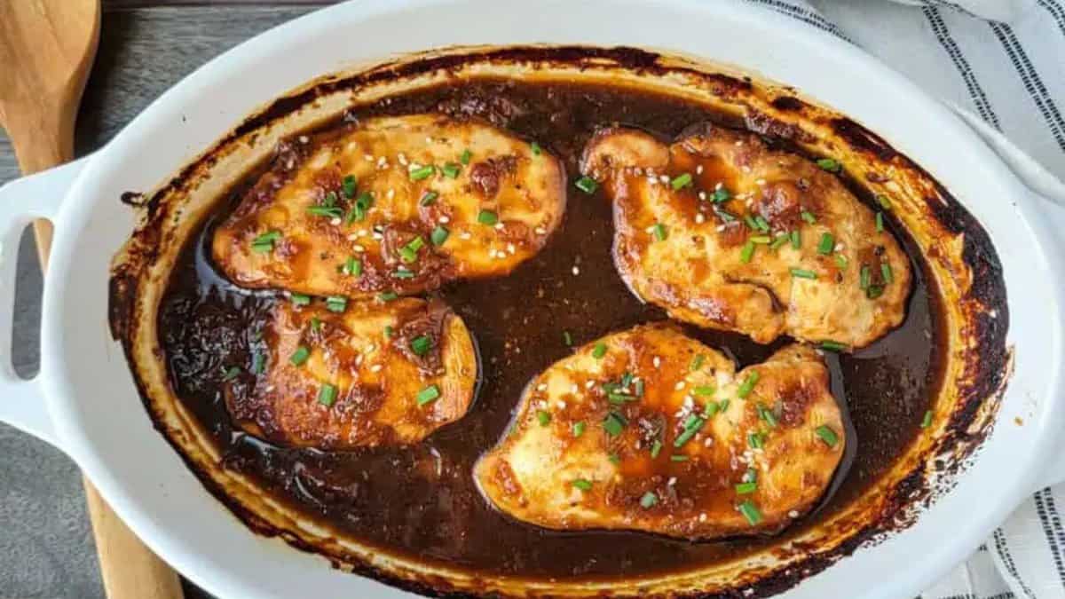 Poulet aux abricots au four.