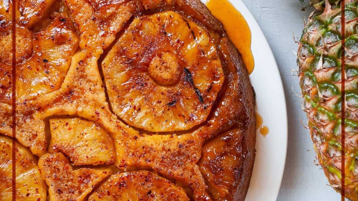Gâteau renversé à l'ananas épicé.