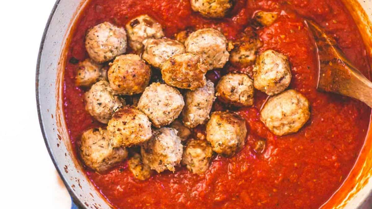Boulettes de Dinde Italiennes à la Marinara en Une Seule Poêle