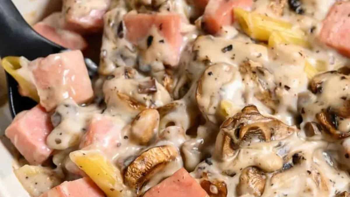 Casserole de pâtes au Spam en 5 ingrédients.