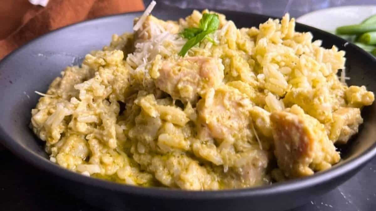 Cuisses de Poulet Pesto Crémeux et Riz au Crockpot.