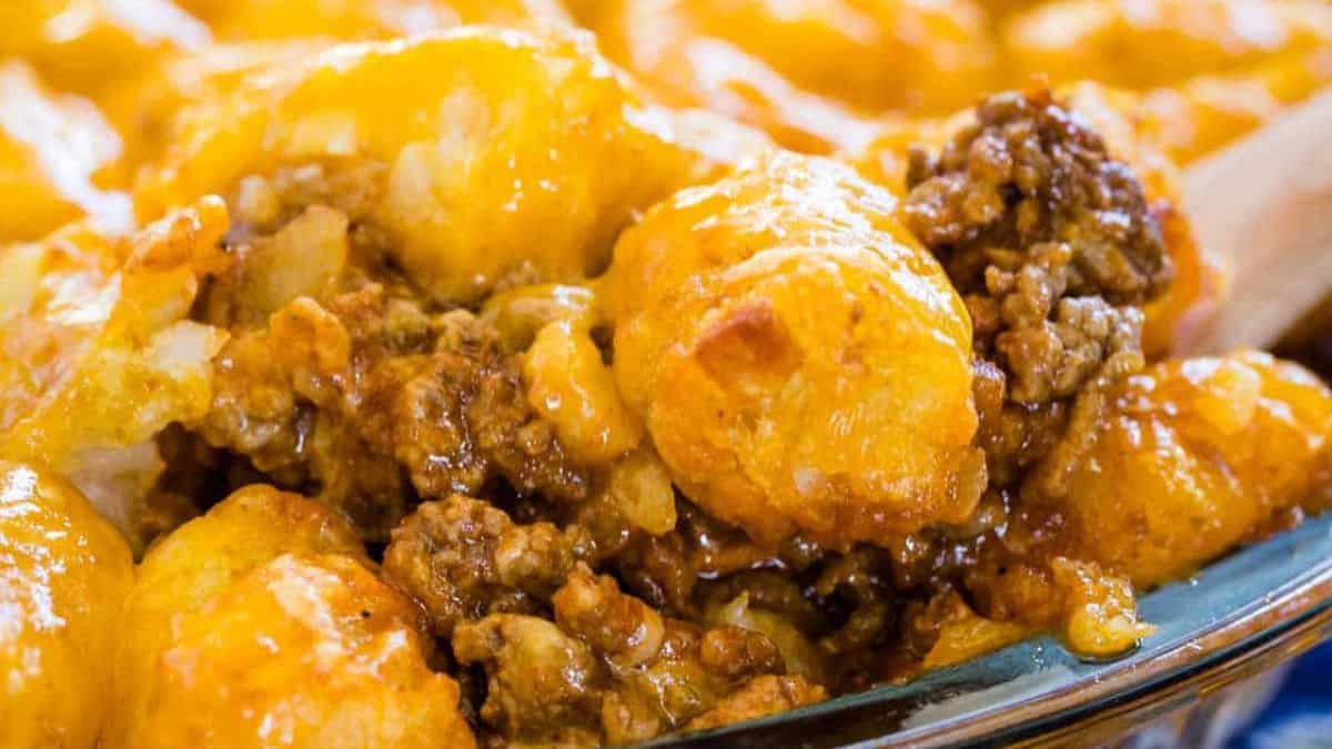 Casserole Sloppy Joe avec Tater Tots.