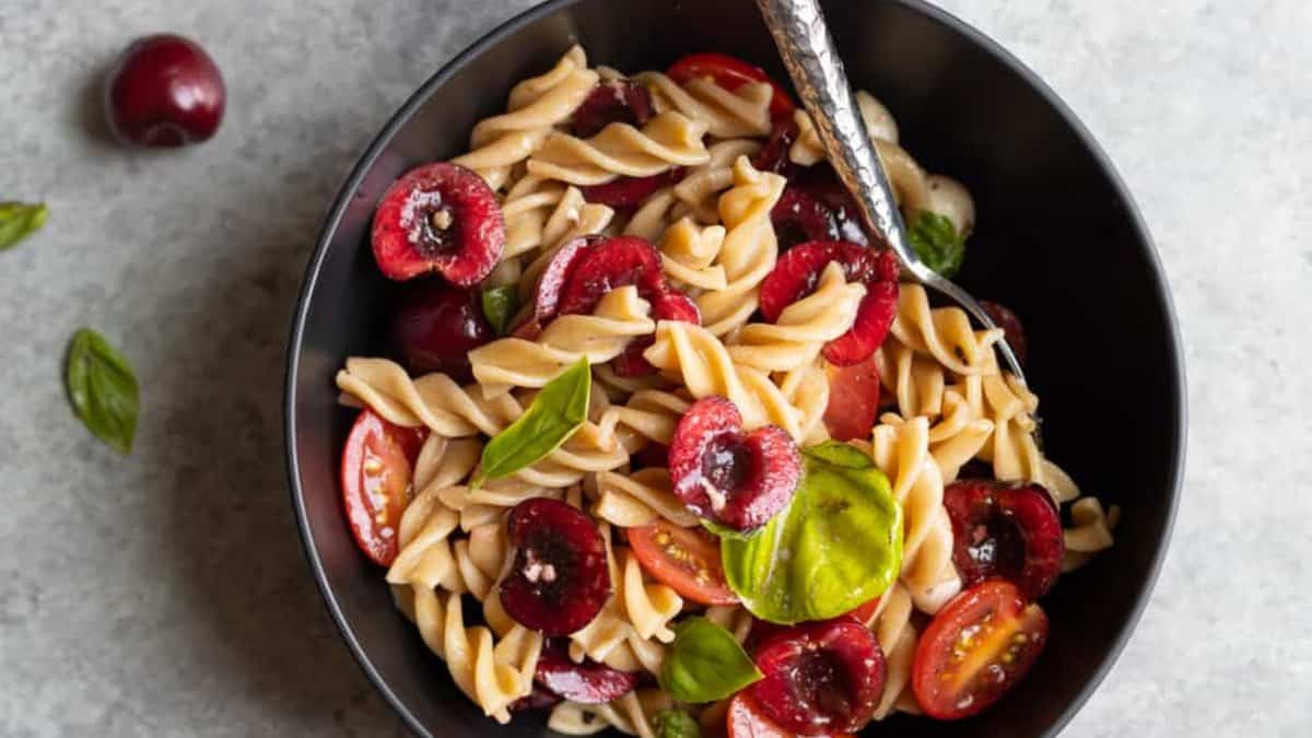 Salade de Pâtes Caprese aux Cerises.