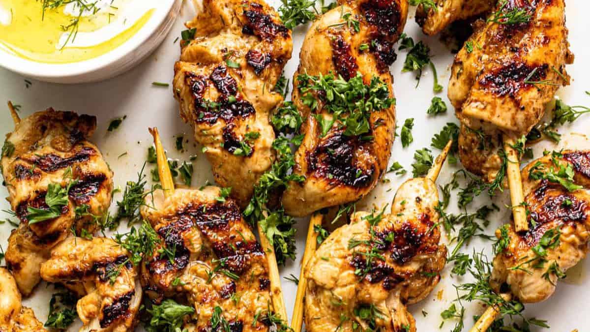 Brochettes de poulet grec.