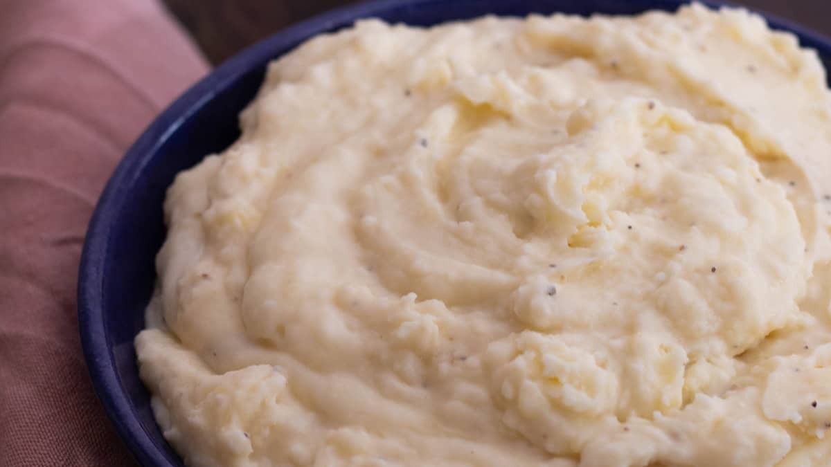 Purée de pommes de terre au fromage.
