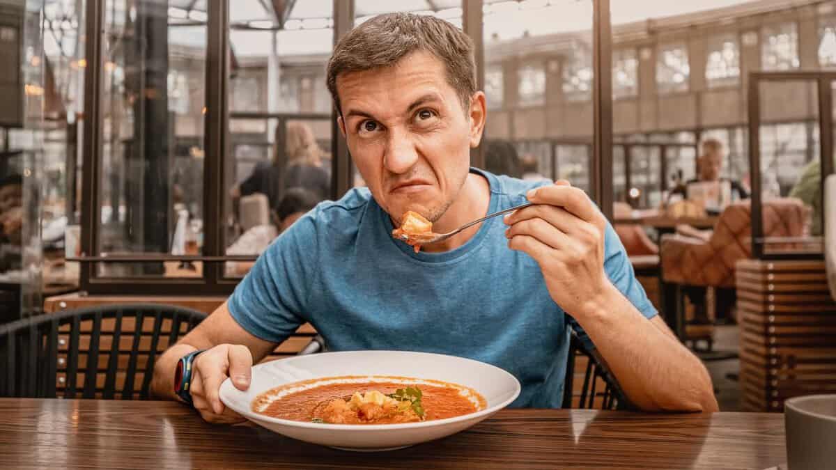 11 Signes d'Alerte pour Choisir le Bon Restaurant 11 Red Flags That Should Make You Rethink Where You're Eating
