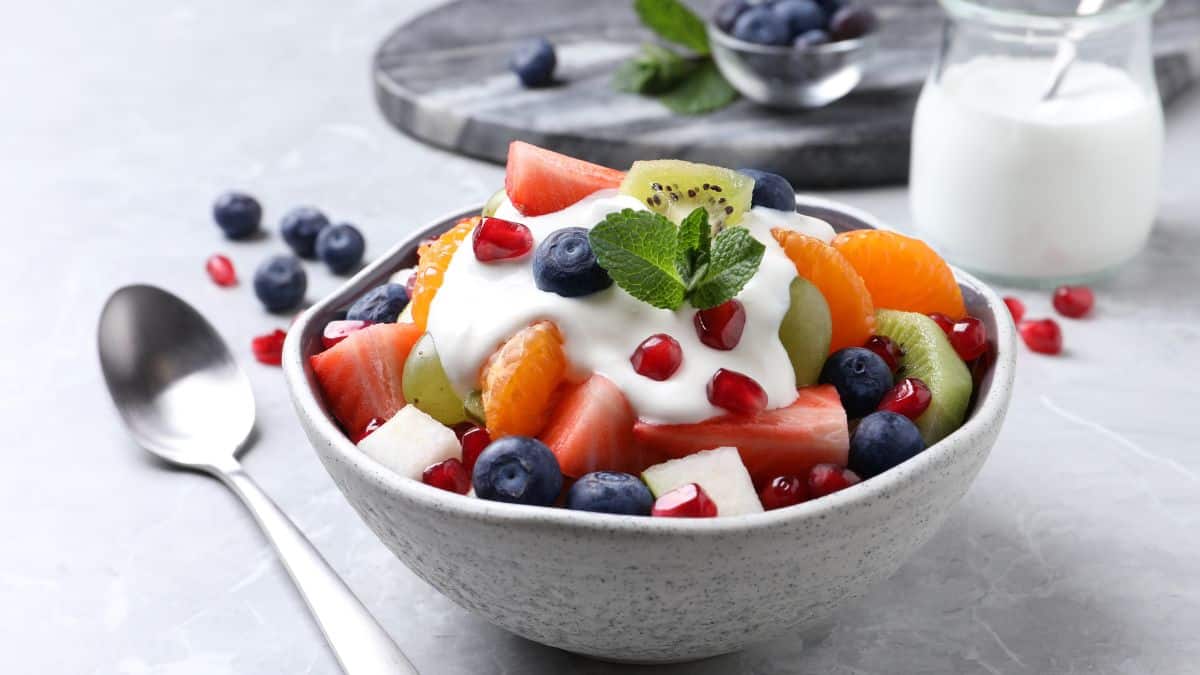 Un bol de salade de fruits.