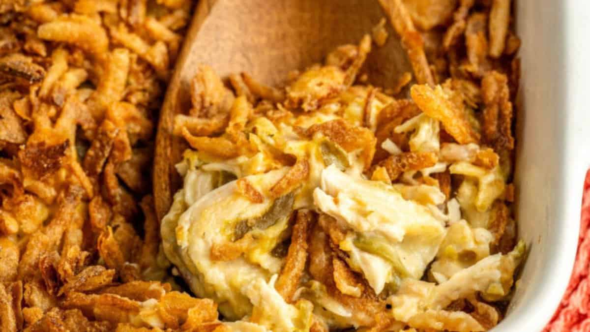 Casserole de Poulet à l'Oignon Français.
