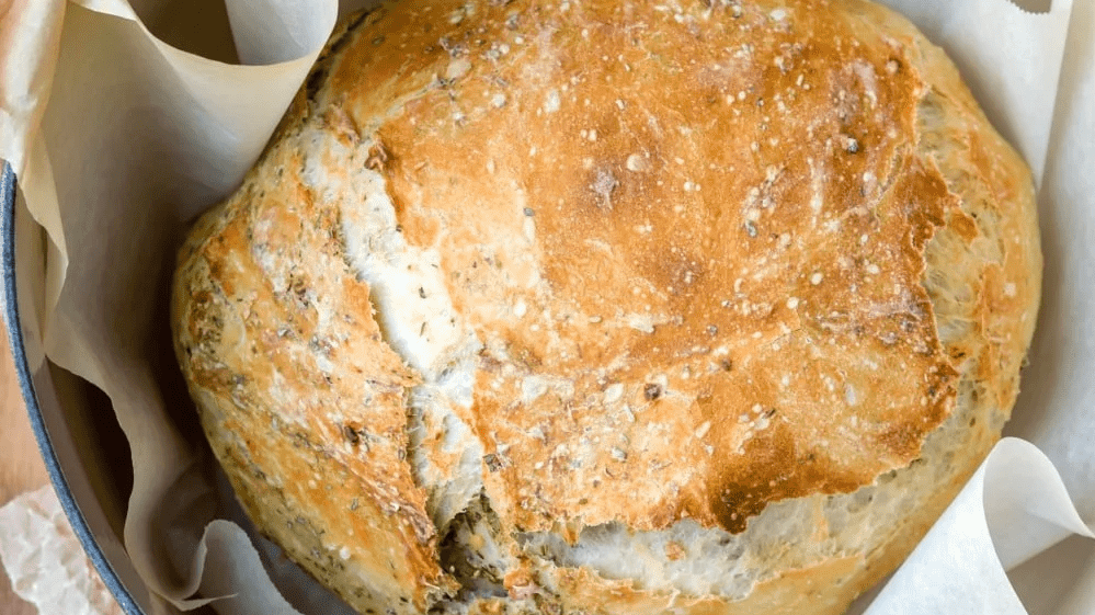Pain à l'ail et aux herbes.
