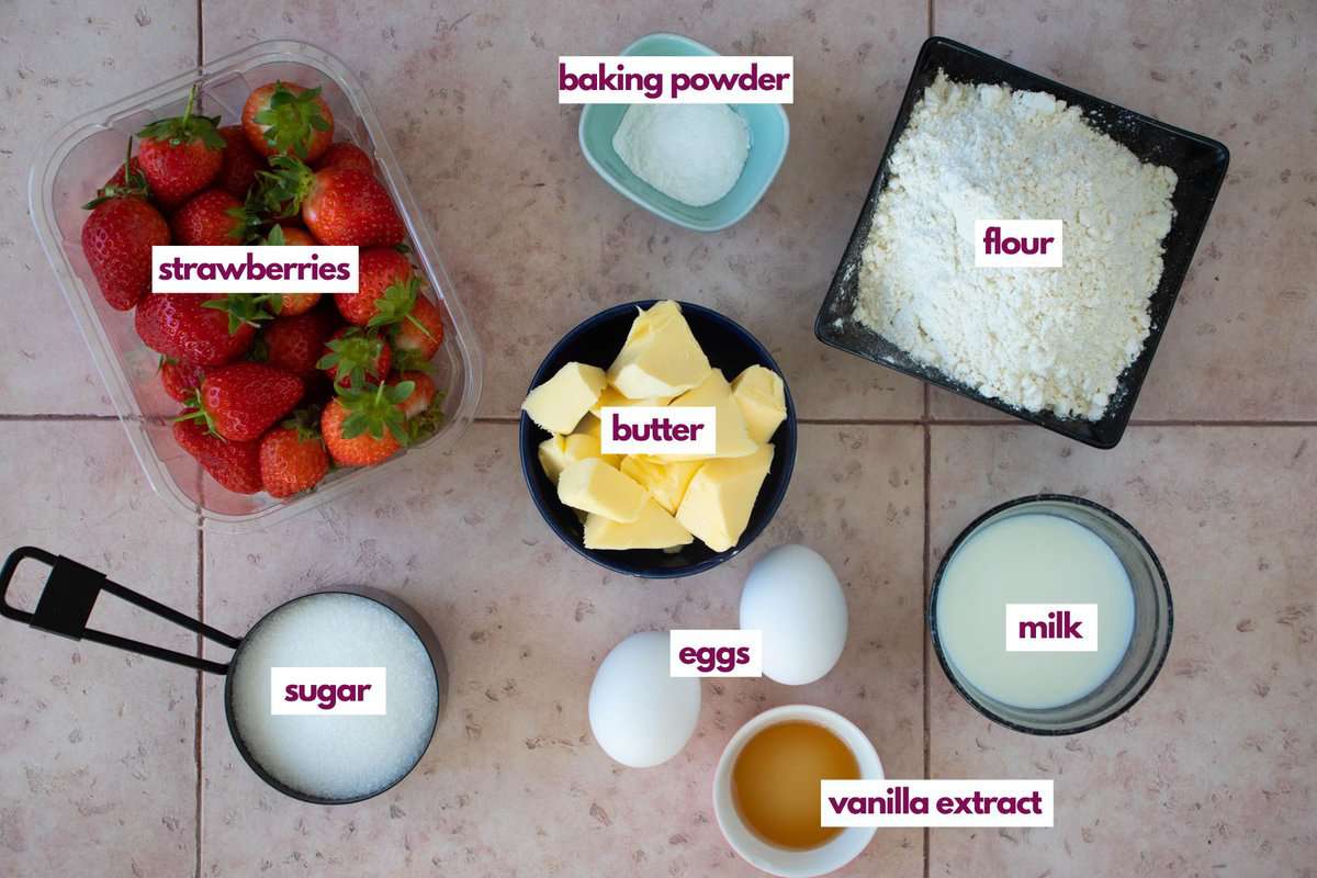 Ingrédients pour les muffins aux fraises.