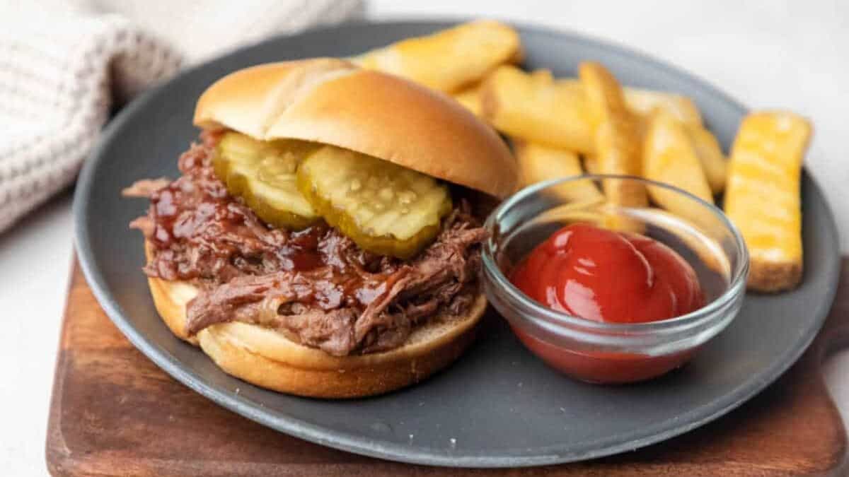 Viande de bœuf barbecue en mijoteuse.