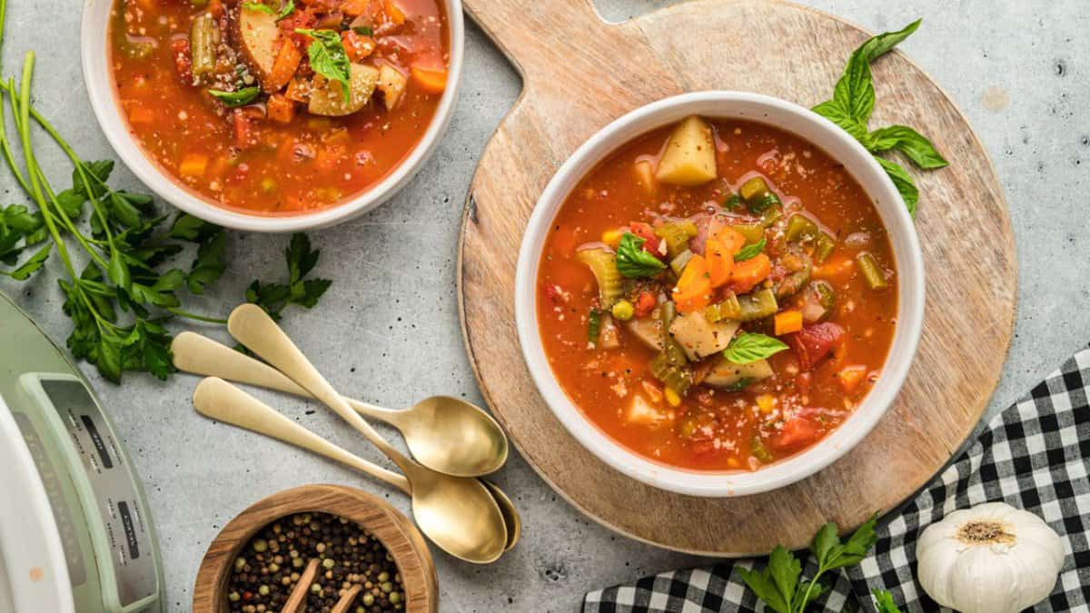 Soupe de légumes en mijoteuse.