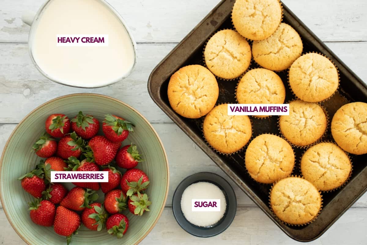 Ingrédients pour cupcakes aux fraises