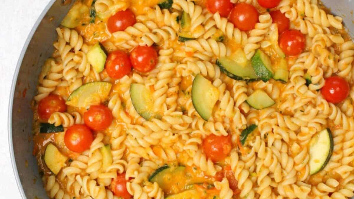 Pâtes aux Courgettes et Tomates.