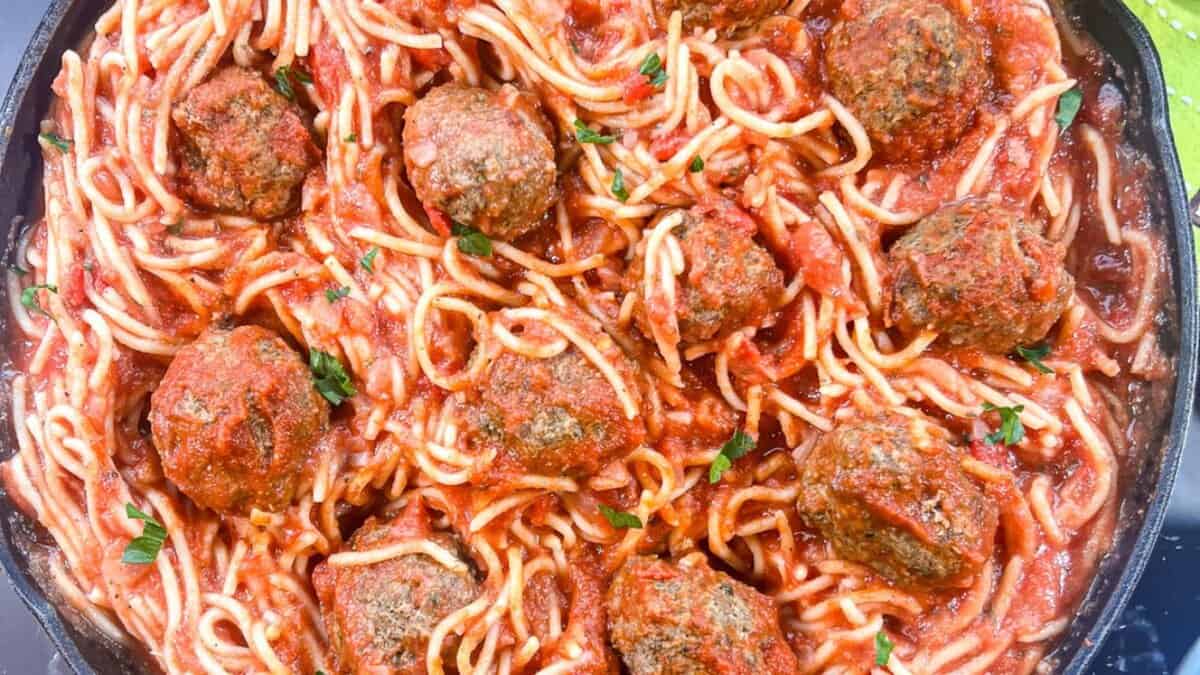 Spaghetti et Boulettes de Viande à la Poêle.