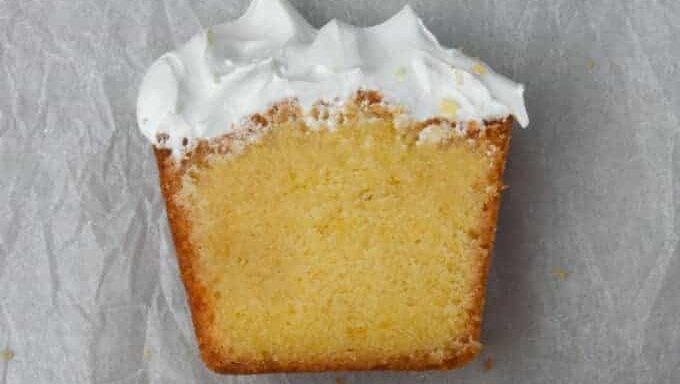 Pain meringué au citron.